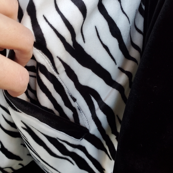 New With Tag Blast Black & White Zebra Print Velvet Zipped Up Front Jacket /Med. - Picture 8 of 11